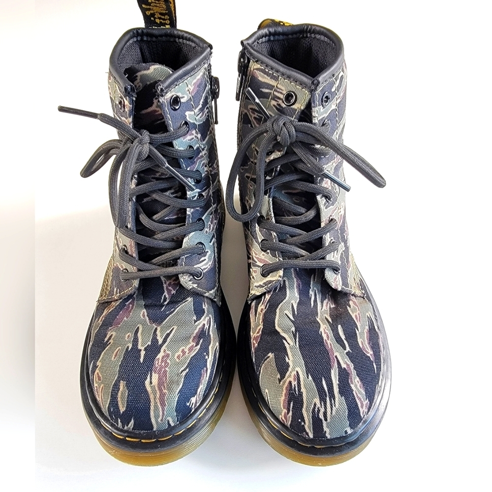 Doc Martens AirWair children Size 2 bounce Combat Boots Side Zip 1460J camo